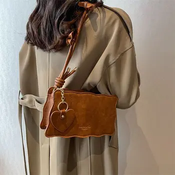 Дамски сладки чанти под мишниците в ретро стил, в западен стил, чанти през рамо от изкуствена кожа с лък, есенна новост 2023 г., женствена чанта през рамо с голям капацитет.