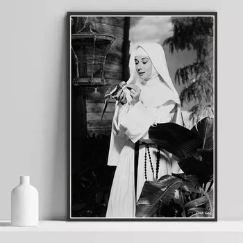 Черно-бели плакати с автор монахиня от филма и принтом 